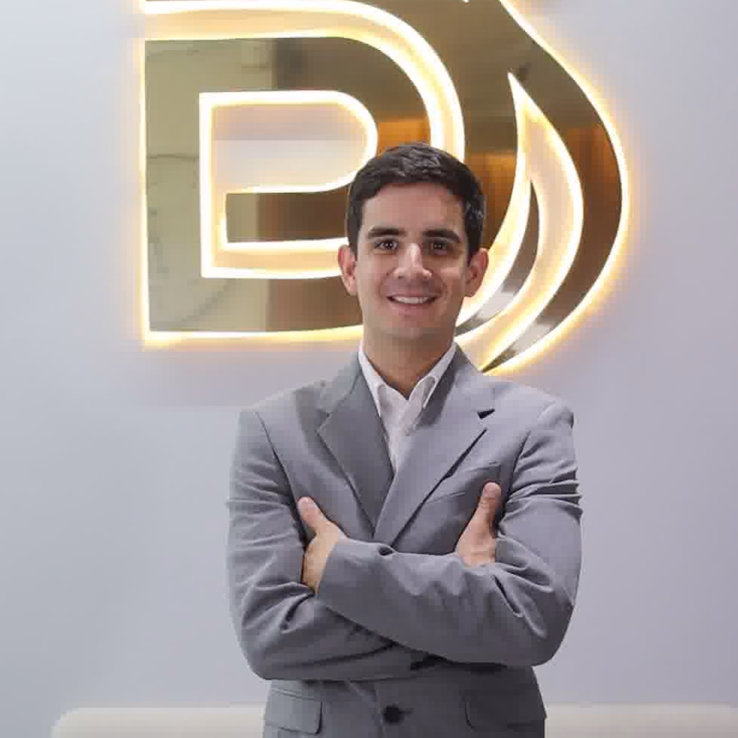 Dr. Andrés Ulloa